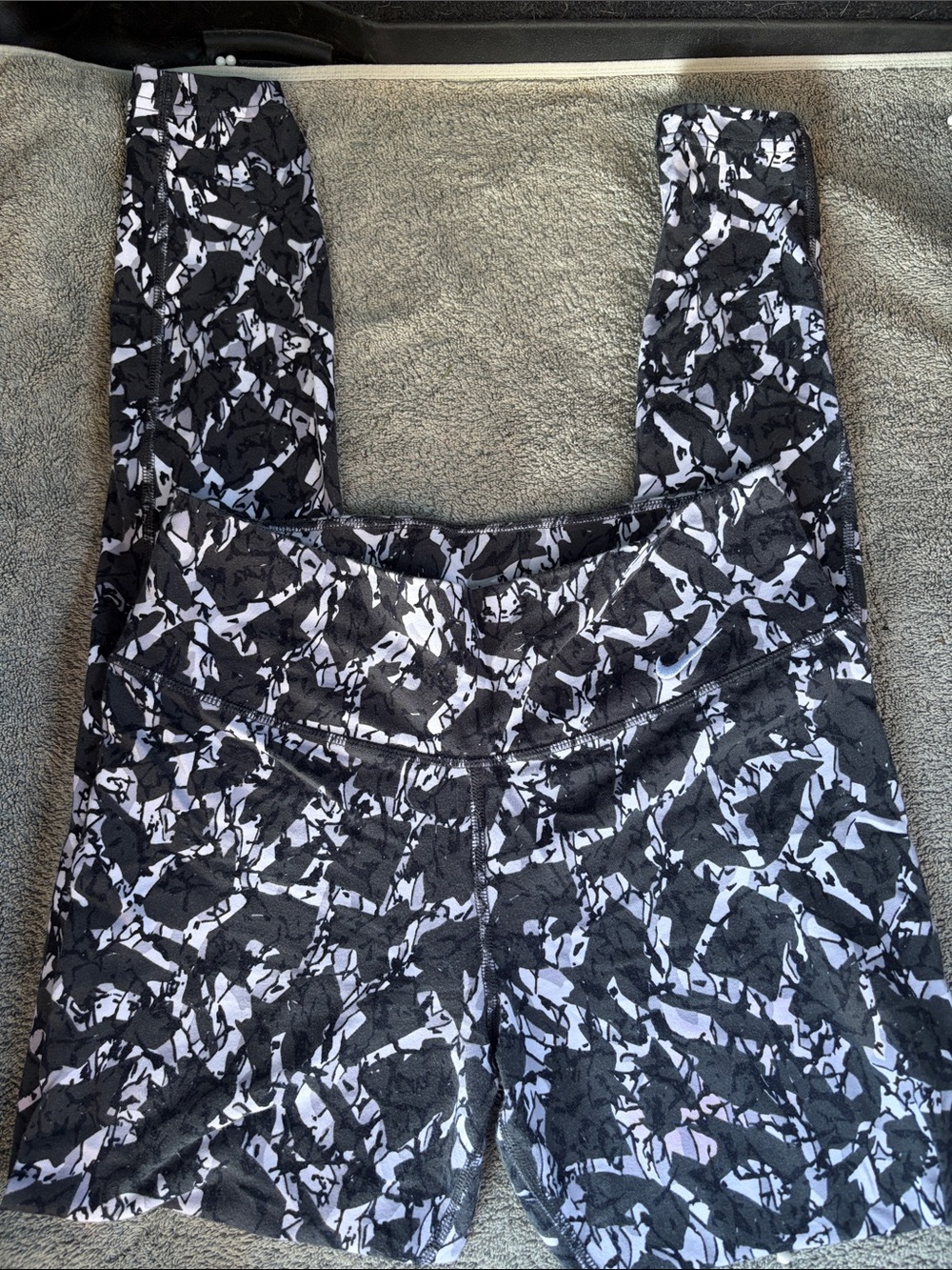 Nike Black and White Dri-FIT leggings 3/4 length